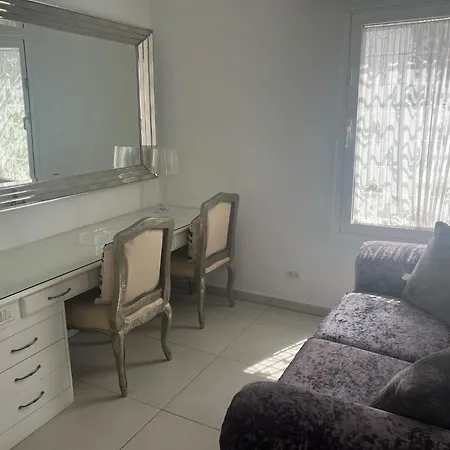 Luxury 4 Bedroom With Jacuzzi & Large Garden Βίλα *
