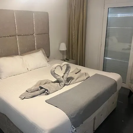 Luxury 4 Bedroom With Jacuzzi & Large Garden *