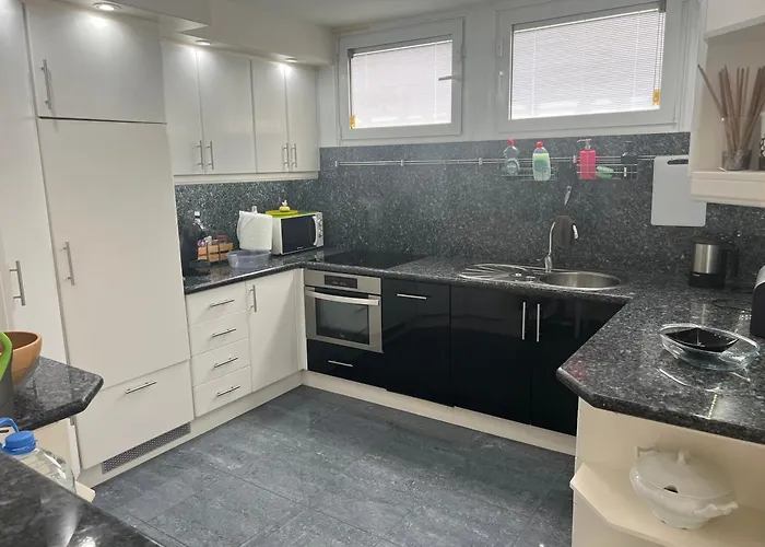 Luxury 4 Bedroom With Jacuzzi & Large Garden 빌라 *