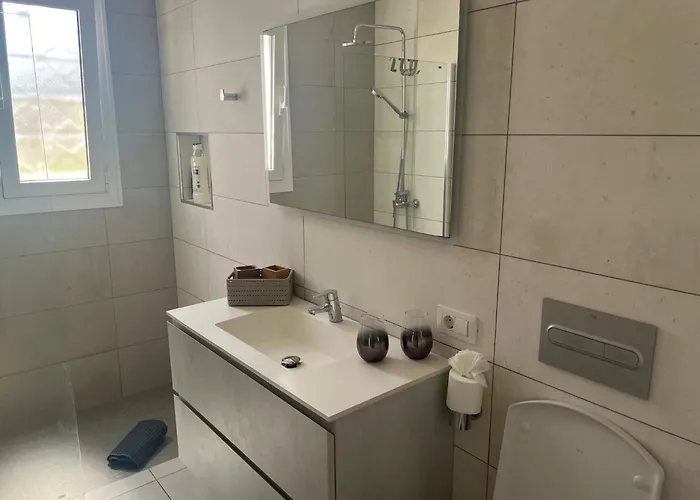 Luxury 4 Bedroom With Jacuzzi & Large Garden