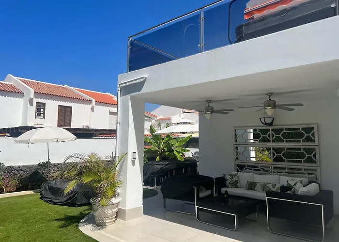 Luxury 4 Bedroom With Jacuzzi & Large Garden 빌라 *