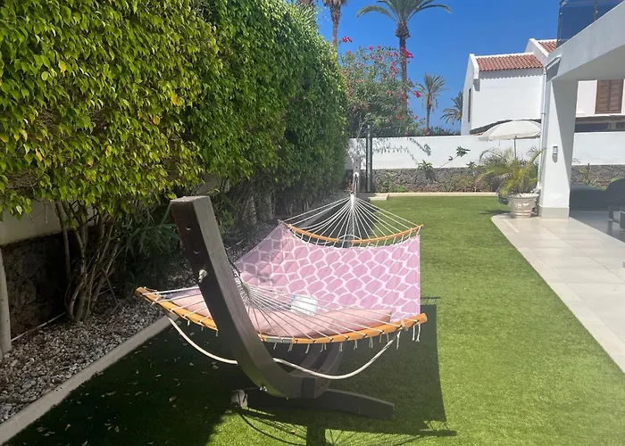 Luxury 4 Bedroom With Jacuzzi & Large Garden 빌라 *