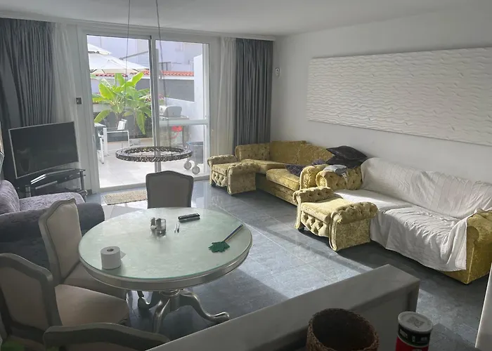 Luxury 4 Bedroom With Jacuzzi & Large Garden 빌라 플라야데라스아메리카스