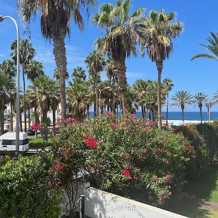 Вилла Luxury 4 Bedroom With Jacuzzi & Large Garden *