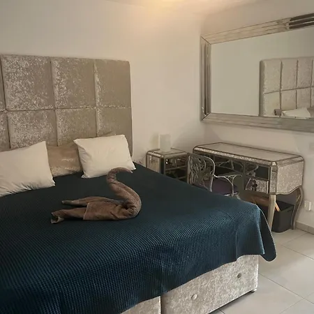 Luxury 4 Bedroom With Jacuzzi & Large Garden بلايا ذي لاس أميريكاس
