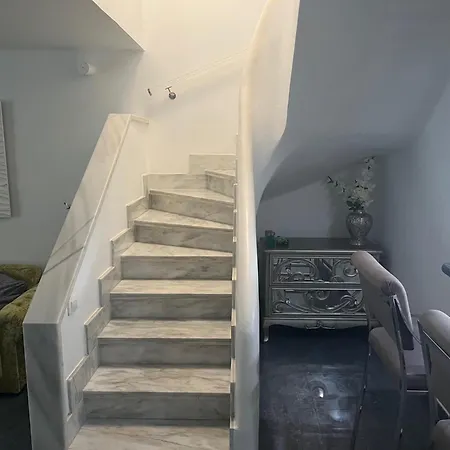 Вилла Luxury 4 Bedroom With Jacuzzi & Large Garden *