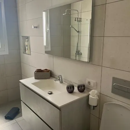 Luxury 4 Bedroom With Jacuzzi & Large Garden