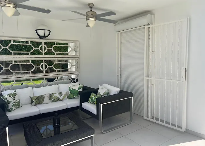 Luxury 4 Bedroom With Jacuzzi & Large Garden فيلة *