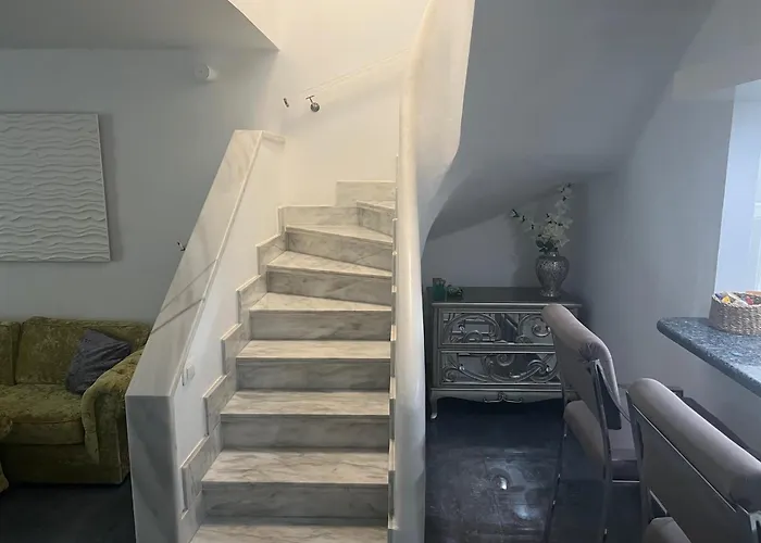 فيلة Luxury 4 Bedroom With Jacuzzi & Large Garden *