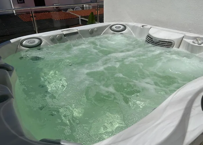 Luxury 4 Bedroom With Jacuzzi & Large Garden Вілла Плайя-де-лас-Амерікас