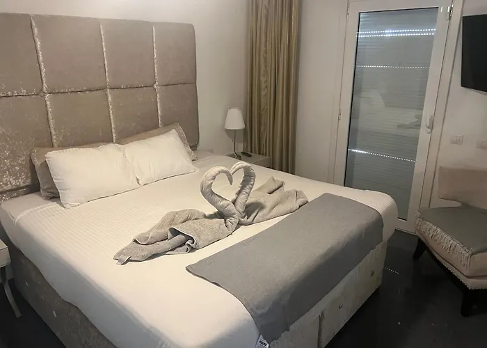 Luxury 4 Bedroom With Jacuzzi & Large Garden *