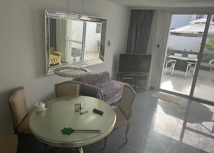 Luxury 4 Bedroom With Jacuzzi & Large Garden Вілла Плайя-де-лас-Амерікас