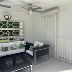 Luxury 4 Bedroom With Jacuzzi & Large Garden Βίλα *