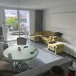 Luxury 4 Bedroom With Jacuzzi & Large Garden Βίλα Πλάγια ντε λας Αμέρικας
