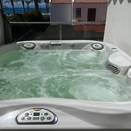 别墅 Luxury 4 Bedroom With Jacuzzi & Large Garden