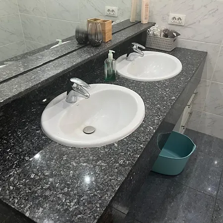 别墅 Luxury 4 Bedroom With Jacuzzi & Large Garden 美洲海滩