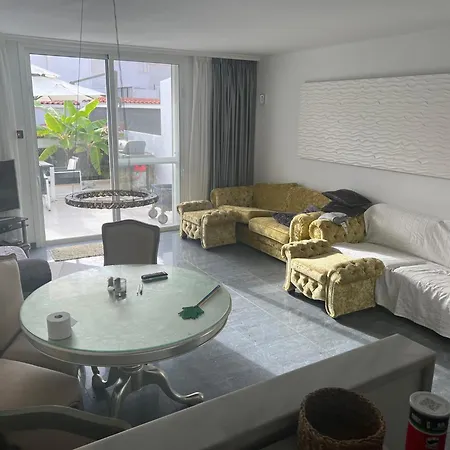Luxury 4 Bedroom With Jacuzzi & Large Garden 别墅 美洲海滩